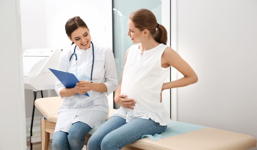 Mẹ bầu hoặc phụ nữ dự định có thai trong 3 - 6 tháng tới nên hoãn tiêm HPV và tham khảo ý kiến bác sĩ