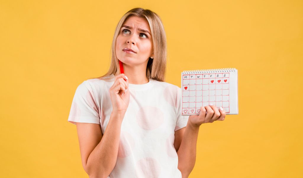 Chậm kinh ra máu nâu đau bụng dưới là dấu hiệu cho thấy cơ thể đang gặp thay đổi bất thường