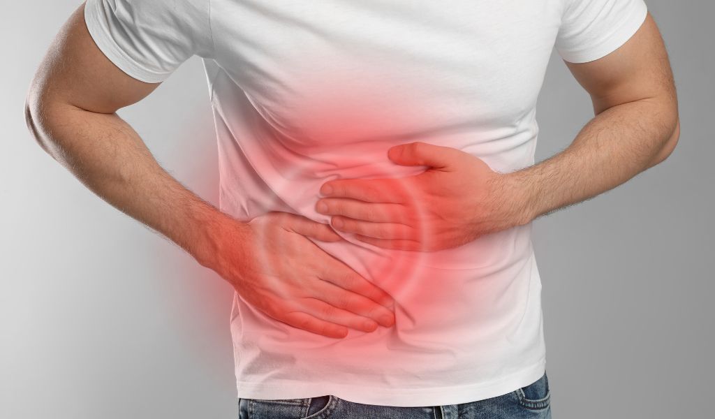 Đau hạ sườn phải, đau quặn từng cơn sau bữa ăn nhiều dầu mỡ là triệu chứng thường gặp