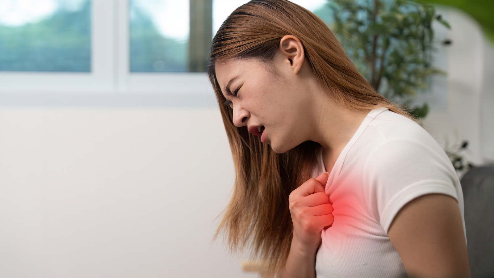 Đau tức ngực kéo dài có thể cảnh báo tràn dịch màng phổi