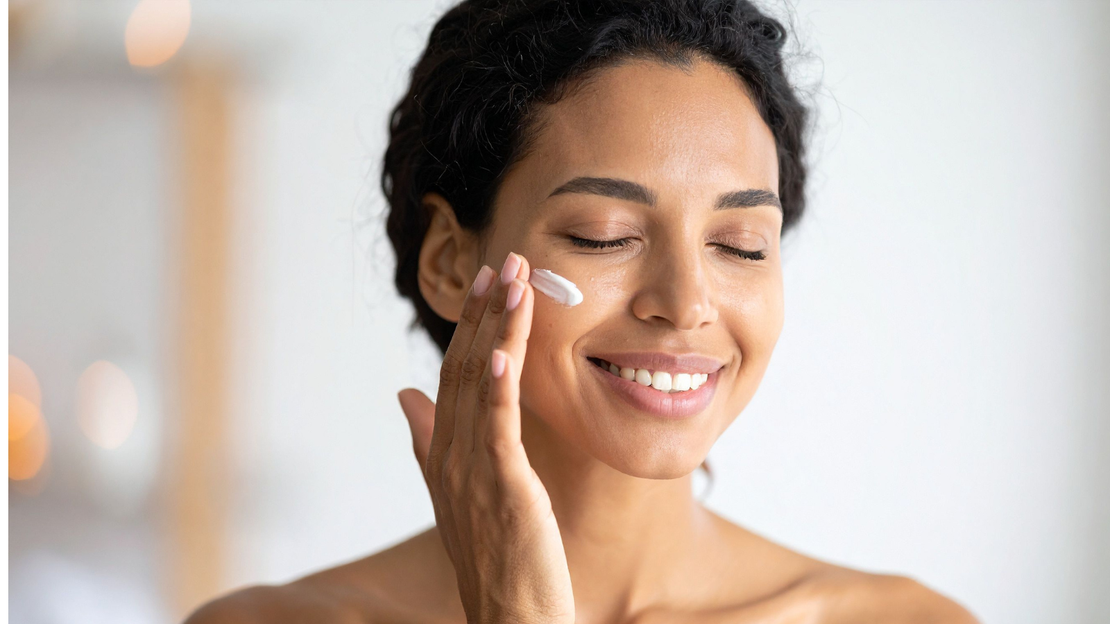 Dưỡng ẩm đúng cách giúp phục hồi hàng rào bảo vệ da