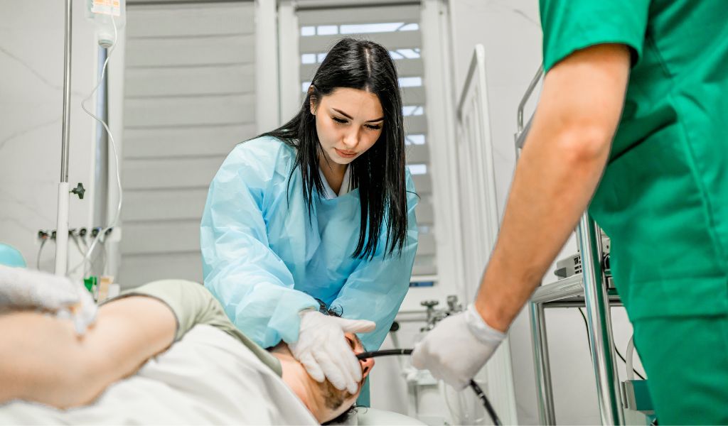 Chẩn đoán bệnh thường dựa trên triệu chứng lâm sàng kết hợp với nội soi tiêu hóa