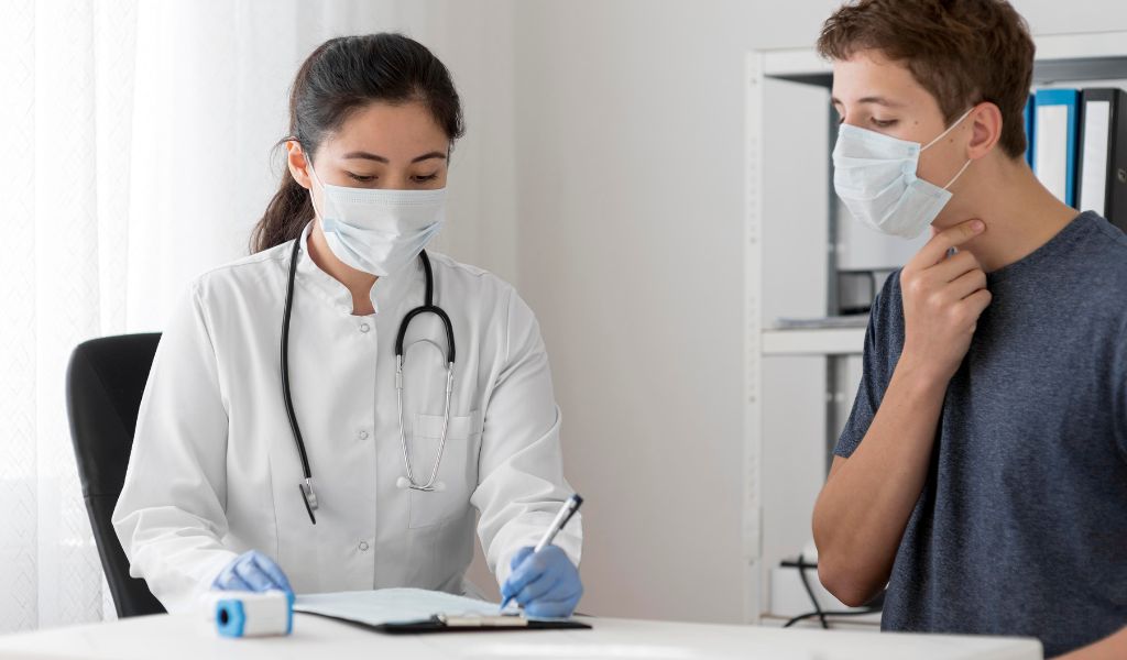 Nên đến cơ sở y tế để được bác sĩ thăm khám khi xuất hiện các dấu hiệu bệnh nặng