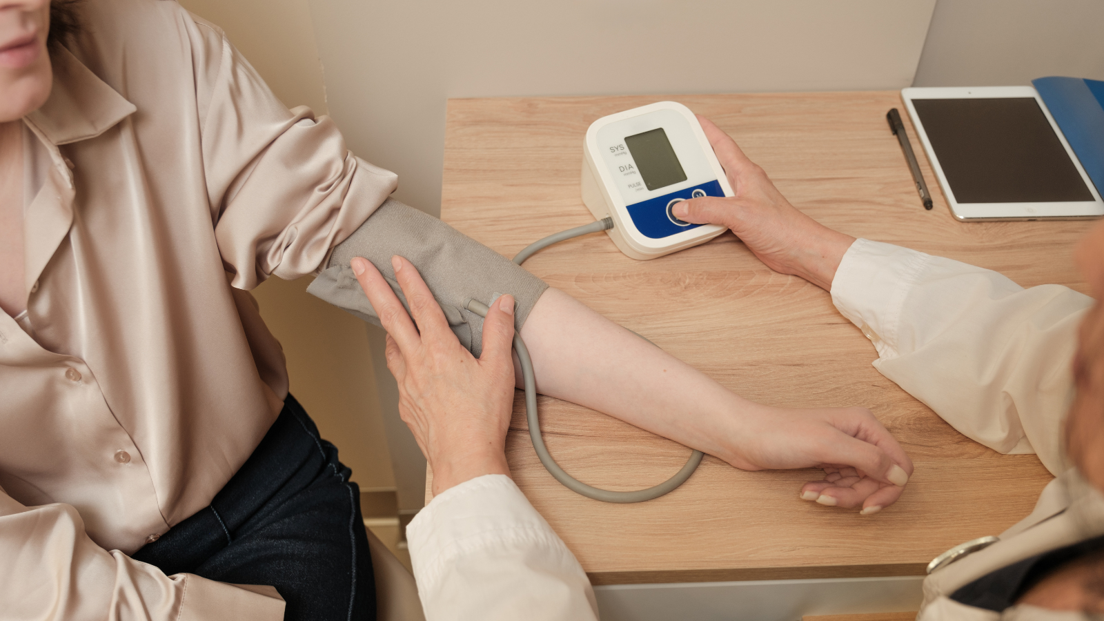 Mẹ sau sinh ăn khổ qua được không? Hướng dẫn dinh dưỡng an toàn cho mẹ 3