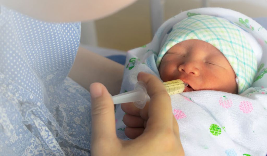 Sữa non dự trữ giúp bé nhận được nguồn dinh dưỡng trong trường hợp sinh mổ