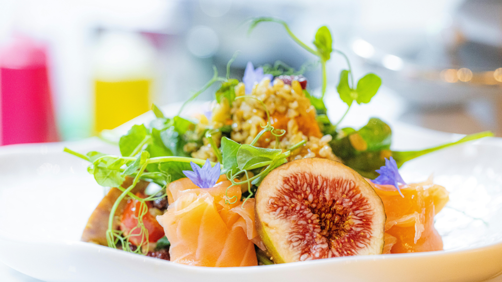 Gỏi từ quả sung dễ chế biến và ăn khá ngon