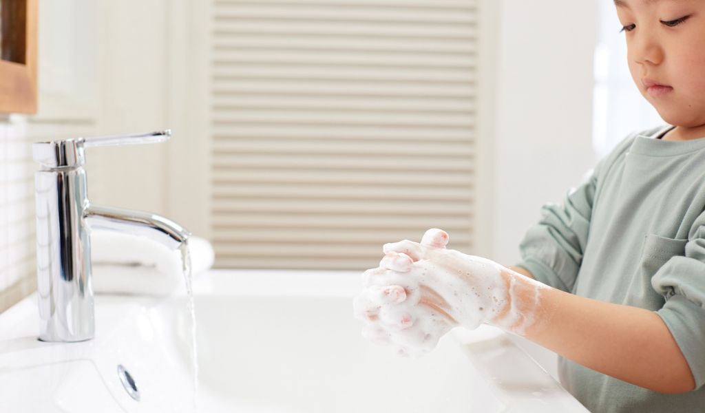 Ngay sau khi đi đại tiện hoặc tiểu tiện là thời điểm trẻ cần phải rửa tay