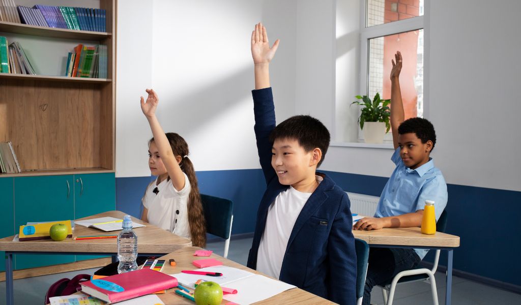 Sự phối hợp giữa nhà trường và gia đình giúp trẻ dễ thích nghi và tiến bộ hơn