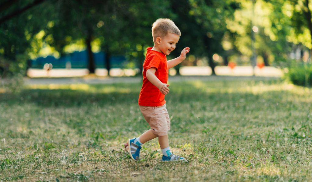 Điều chỉnh lối sống cho ổn định giúp trẻ dễ kiểm soát hành vi hơn