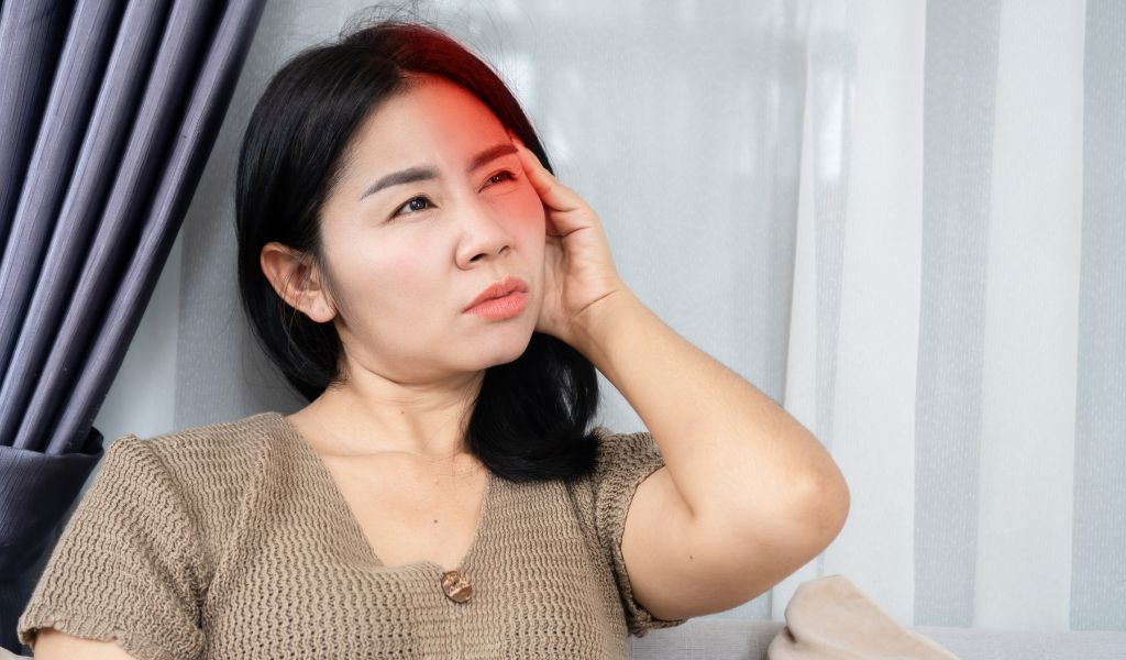 Giai đoạn thoáng báo trong cơn đau nửa đầu cũng gây tê nửa mặt