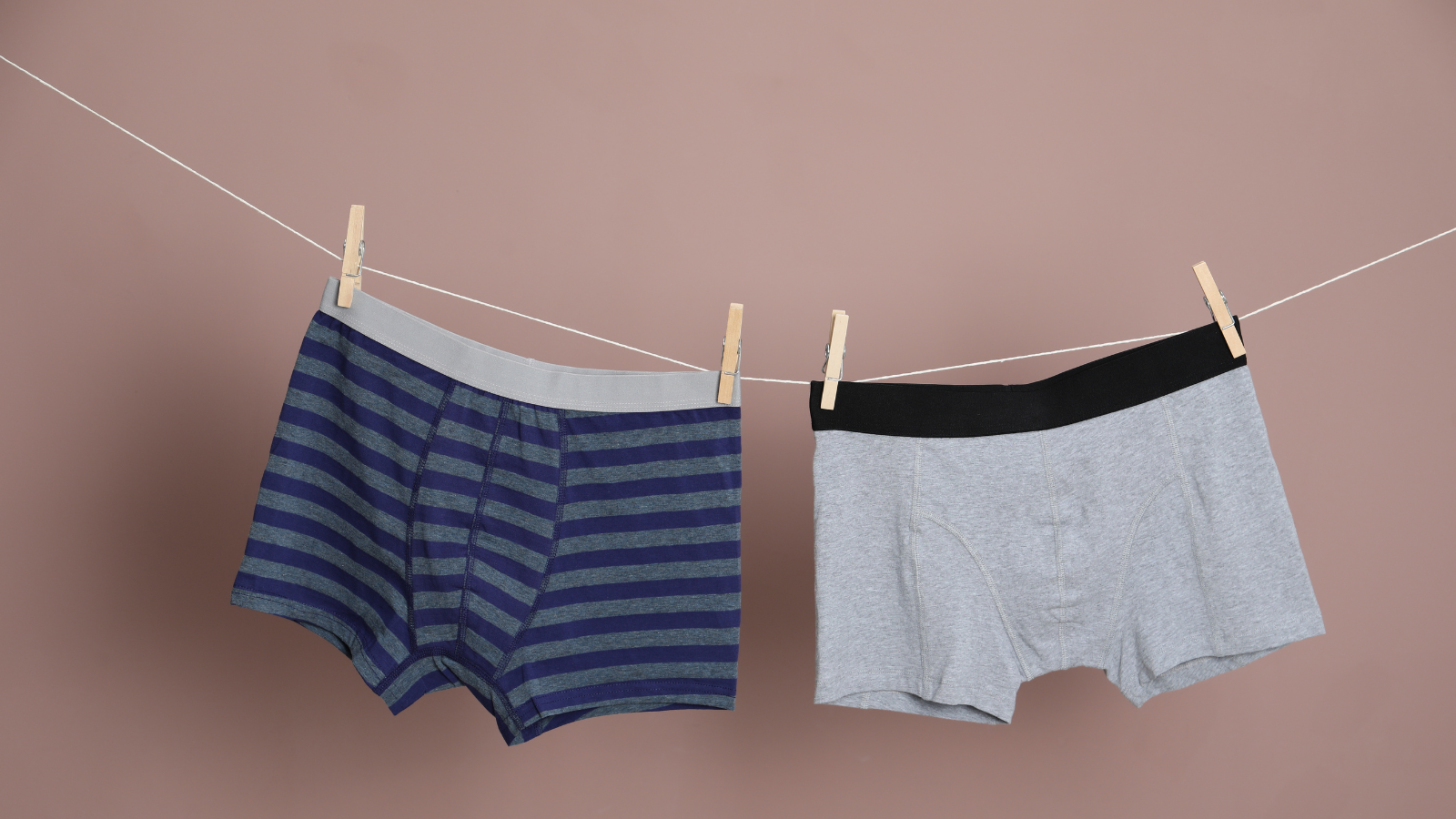 Thay quần lót cotton hằng ngày để hạn chế ẩm và ma sát vùng bìu