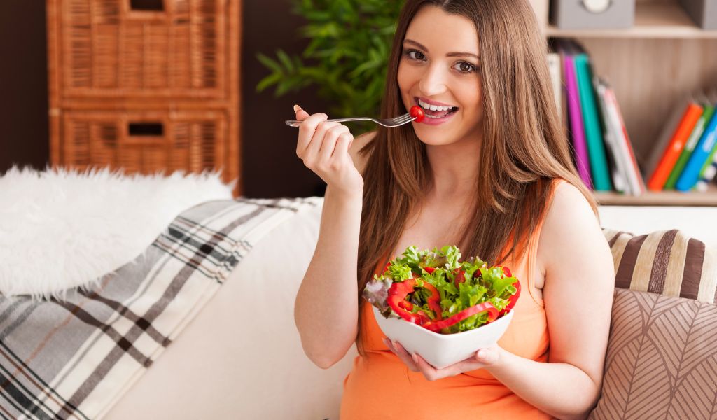 Phụ nữ mang thai và cho con bú cần kiểm soát lượng vitamin K bổ sung, không vượt quá mức khuyến cáo