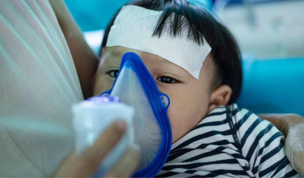 Tiêm vắc xin hỗ trợ phòng các bệnh hô hấp nặng do RSV