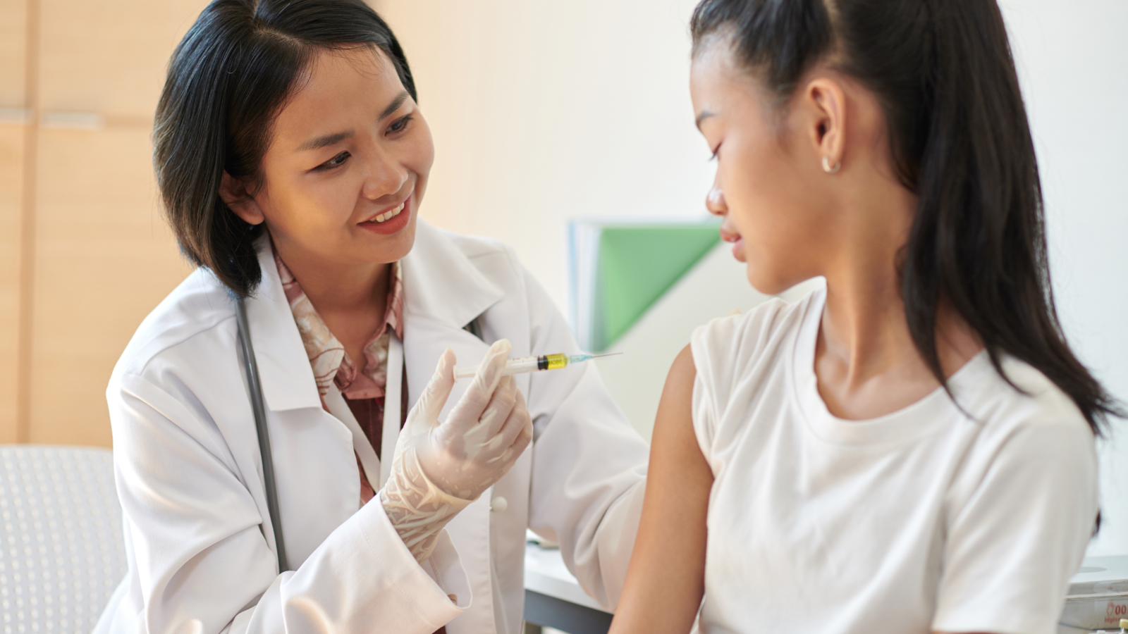 Tiêm thuốc tiêu sợi để phá vách tránh suy hô hấp