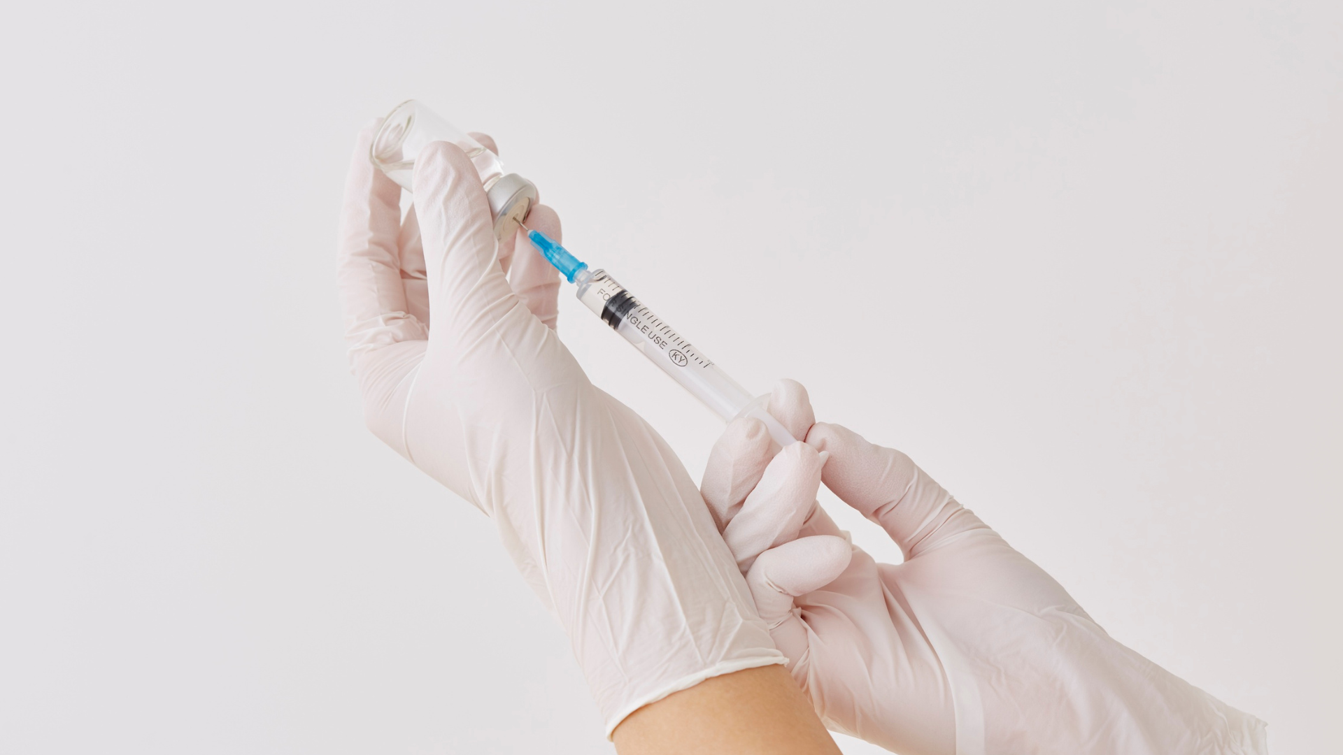 Tiem-vac-xin-Cum-o-dau-tai-Tuyen-Quang 2.png