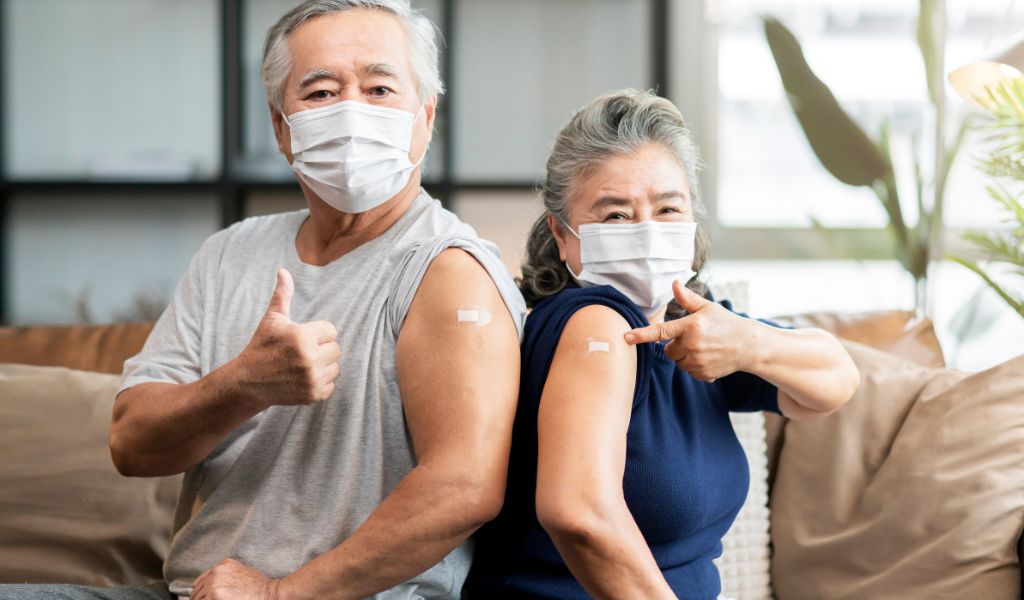 Vắc xin cúm giúp giảm nguy cơ nhập viện ở người lớn tuổi có bệnh nền