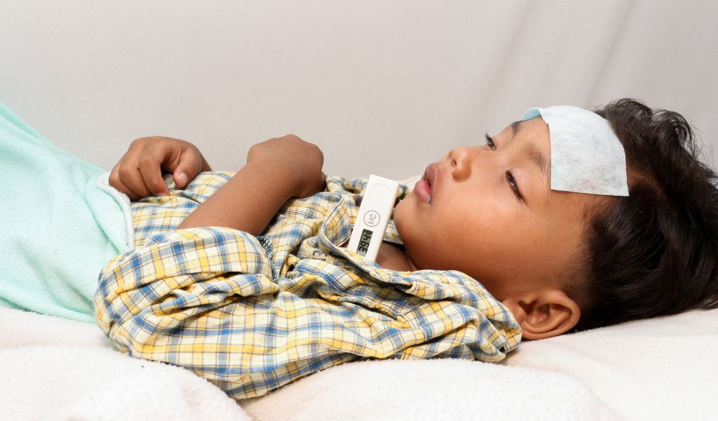 Cần hoãn lịch tiêm nếu đang bị sốt trên 38°C hoặc đang bị nhiễm trùng