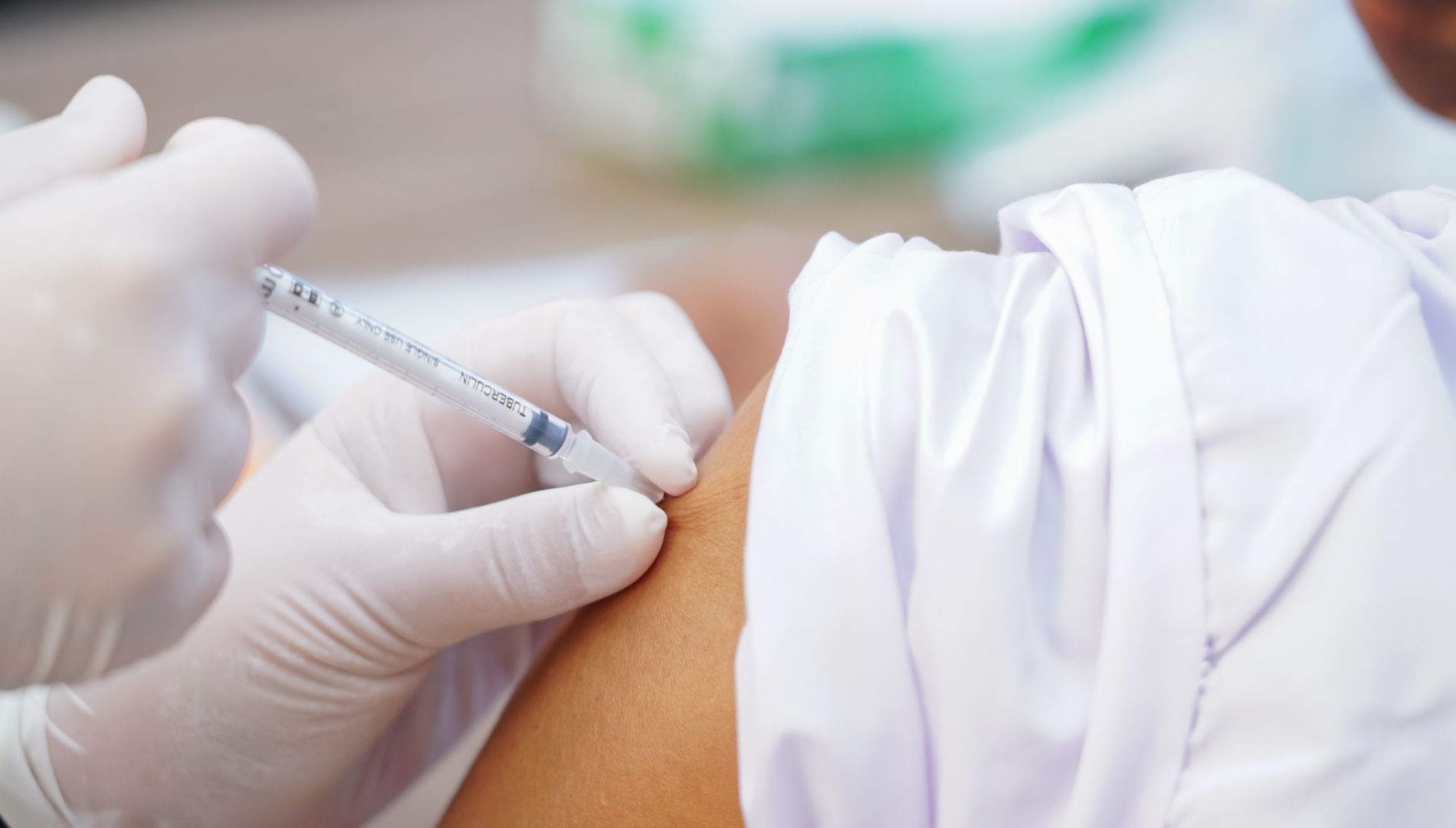 Tiem-vac-xin-cho-nguoi-lao-dong 02.jpg