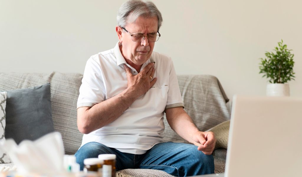 Loạn nhịp tim có thể gây ra mệt mỏi, khó thở, và nguy cơ đột quỵ