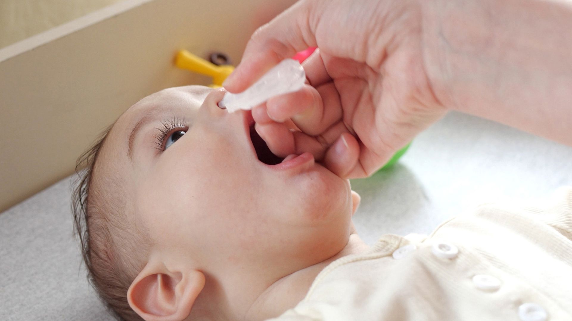 Viêm VA khiến trẻ thường xuyên khó thở qua mũi, ngạt tăng khi nằm hoặc khi bị nhiễm trùng hô hấp