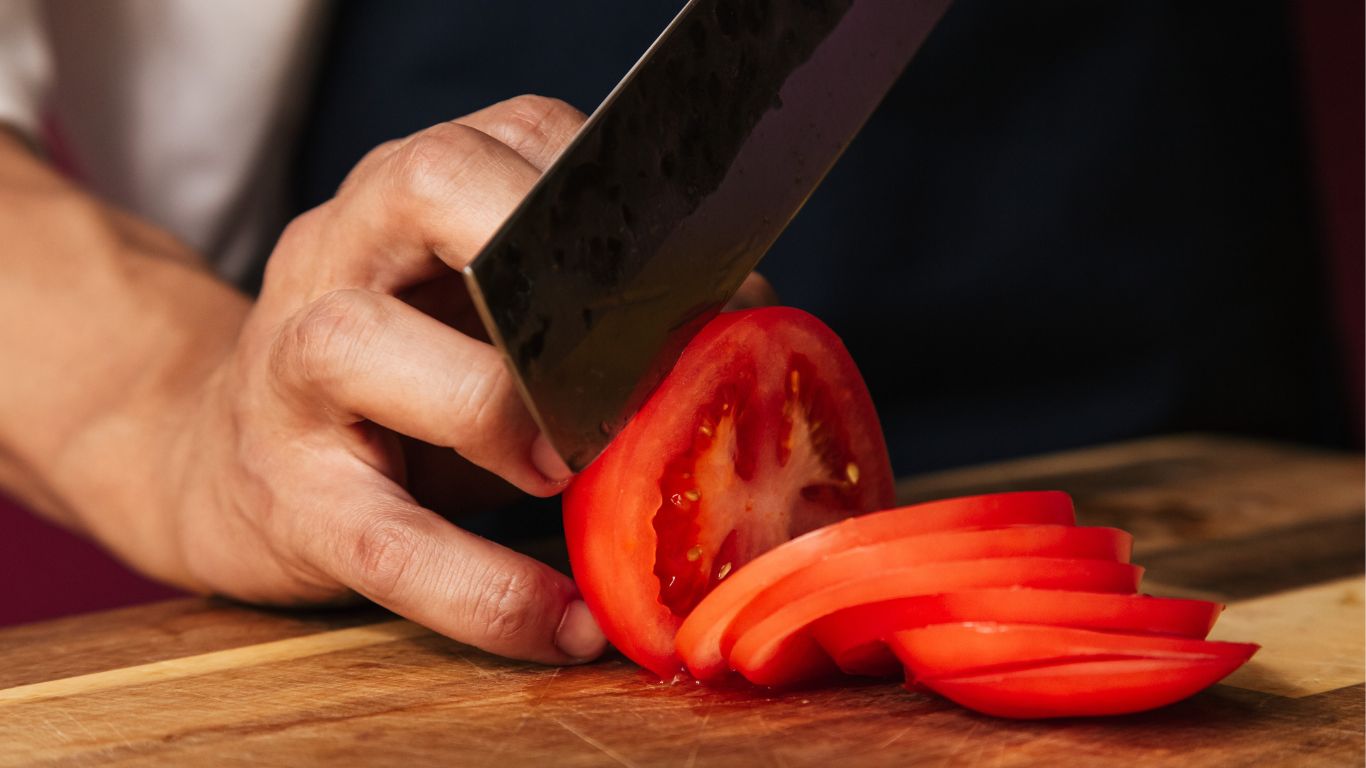 Mẹ bầu 3 tháng đầu ăn cà chua sống được không? 3