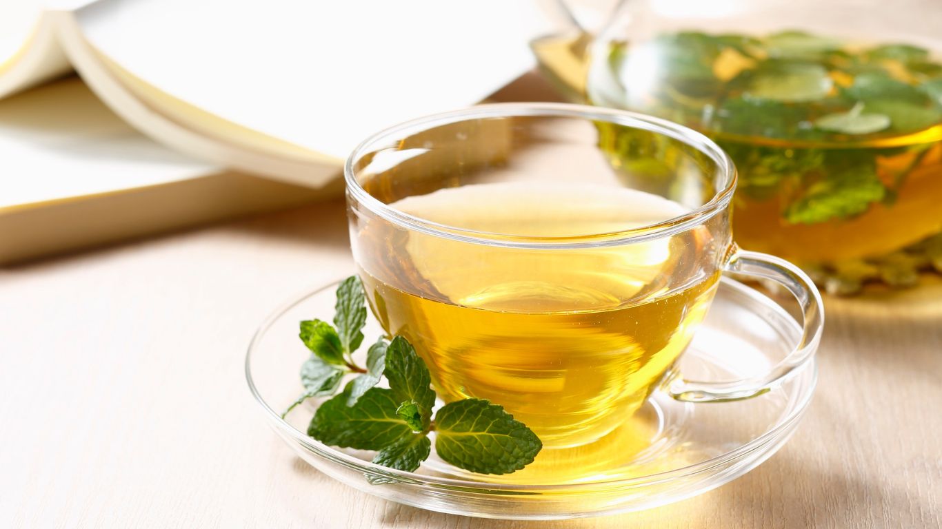 Nổi mụn nội tiết nên uống gì? Các thực phẩm giúp giảm tình trạng mụn nội tiết 2