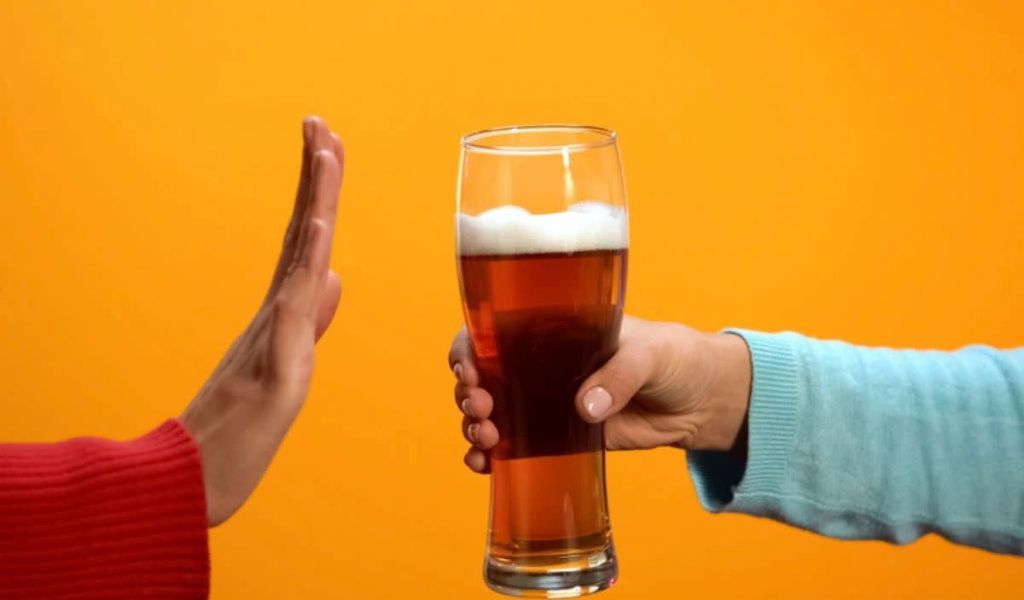 Hạn chế rượu bia là biện pháp quan trọng giúp phòng ngừa các bệnh lý gan