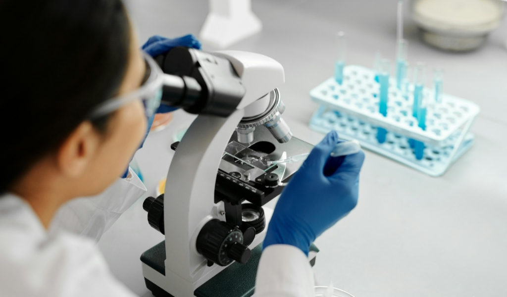 Chi phí xét nghiệm sẽ dao động tùy thuộc vào loại xét nghiệm và cơ sở thực hiện