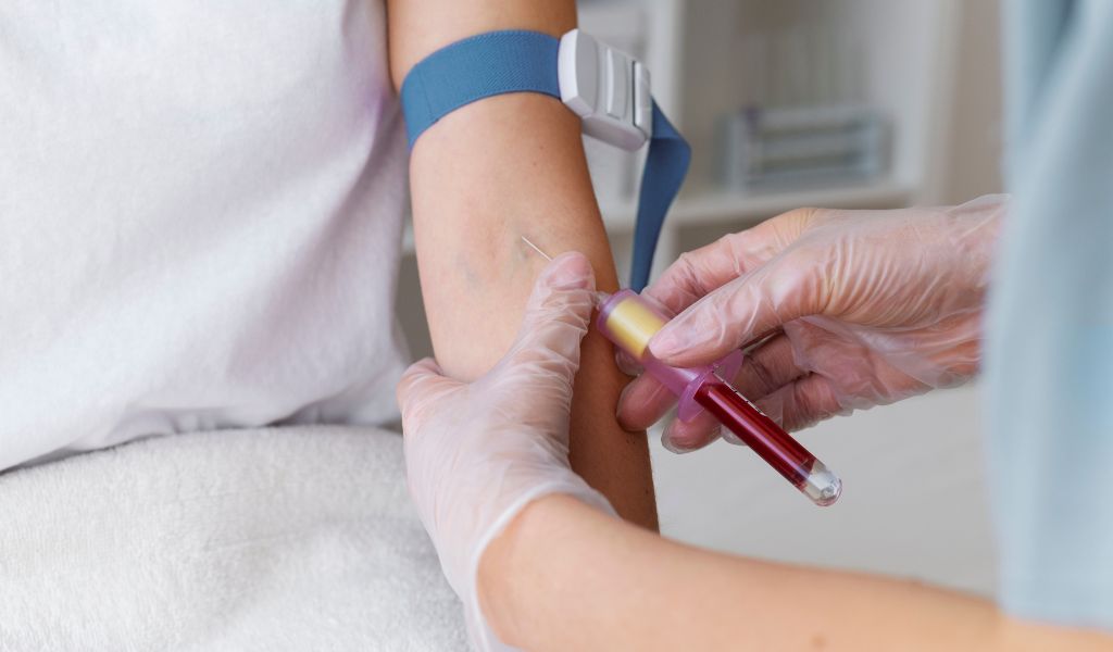 Thai phụ cần nhịn ăn ít nhất 8 giờ để lấy máu đo đường huyết lúc đói