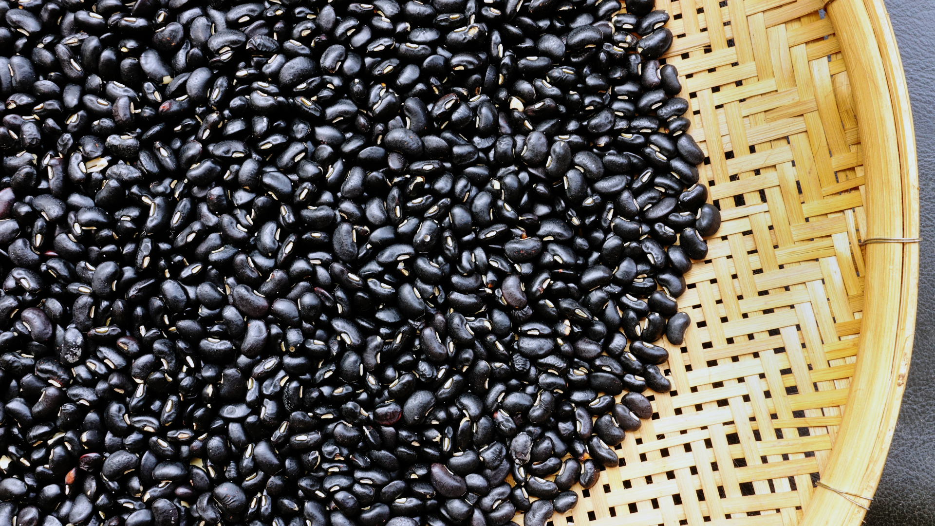 Hiệu quả và độ an toàn của nước đậu đen phụ thuộc rất nhiều vào cơ địa, tình trạng sức khỏe và cách sử dụng