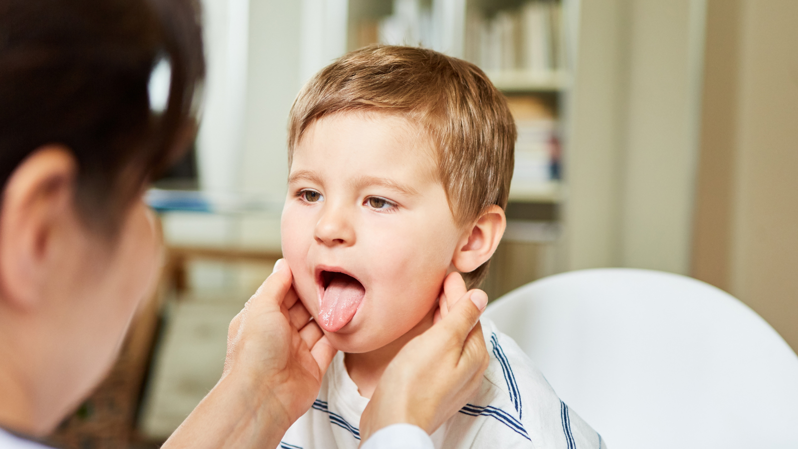 Cha mẹ nên tham khảo ý kiến bác sĩ chuyên khoa để có được phác đồ điều trị cá nhân hóa