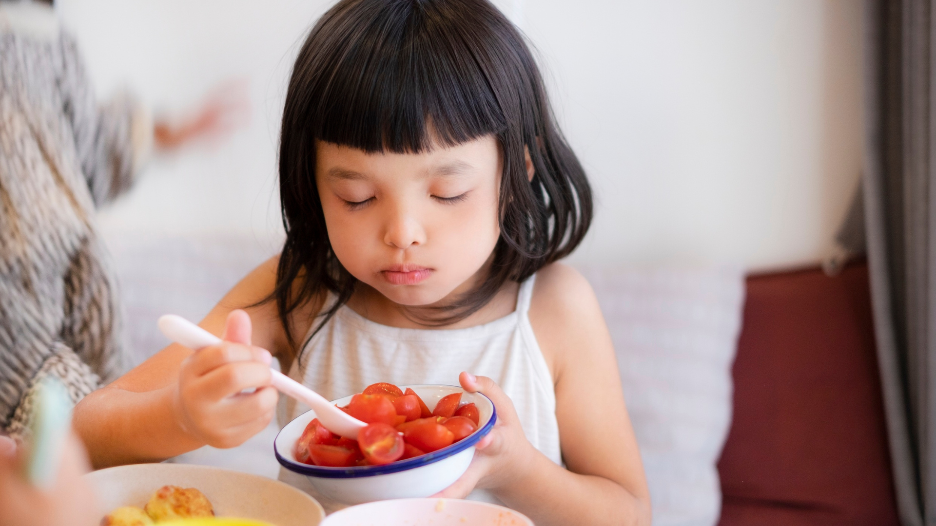 Trẻ nhỏ dễ gặp tình trạng da vàng do ăn cà chua hơn do khẩu phần thiếu đa dạng