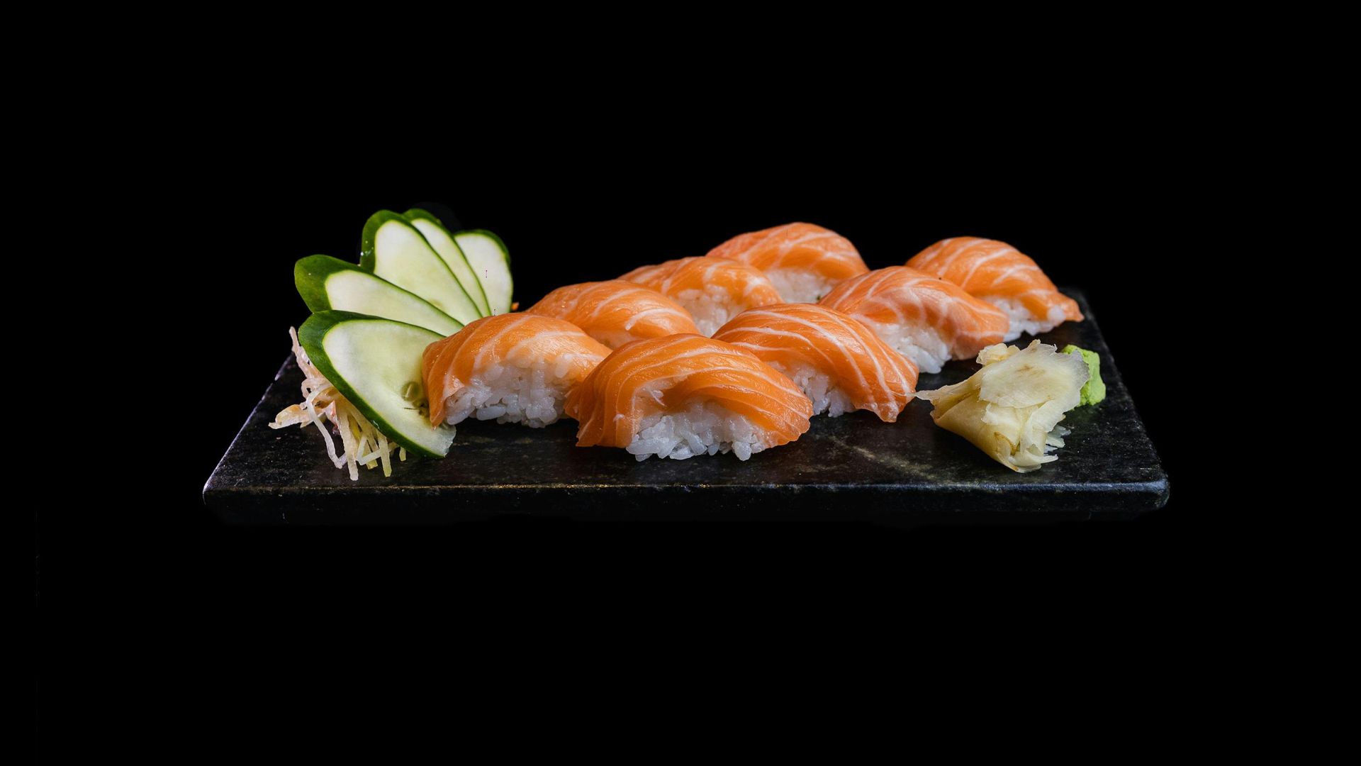 Ăn cá hồi sống có tốt không là băn khoăn của không ít độc giả