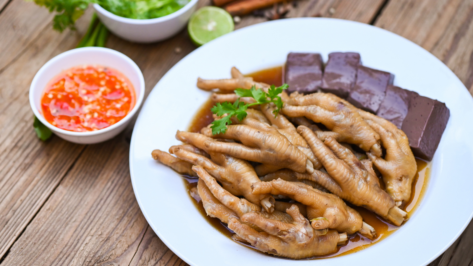 Ăn chân gà có bị run tay không​ là thắc mắc của nhiều người