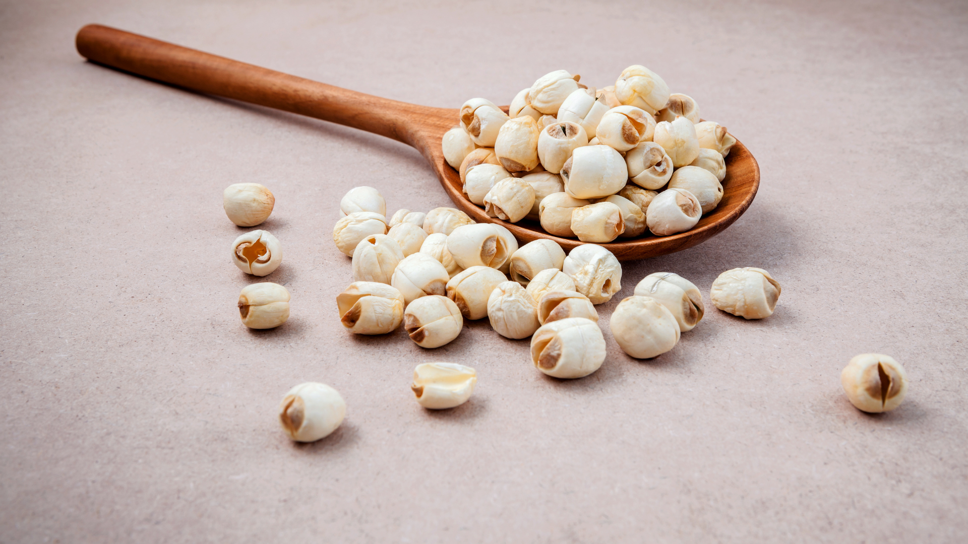 Hạt sen chứa nhiều dưỡng chất cần thiết cho cơ thể