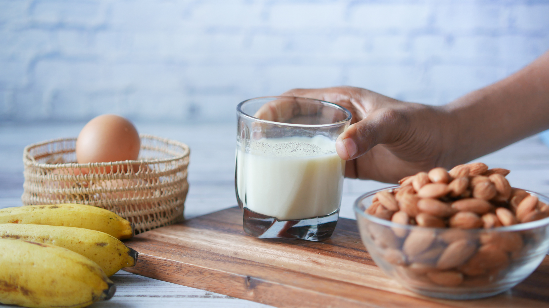 Cung cấp thực phẩm chứa protein, có thể giúp tái tạo tế bào và tăng cường sức khỏe nội mạc