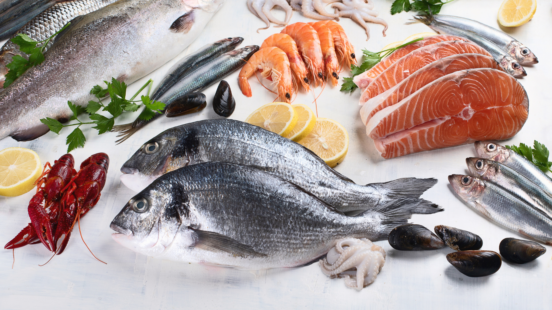 Cá là nguồn thực phẩm giàu axit béo omega-3, có tác dụng hỗ trợ giảm viêm và hạn chế tích tụ mỡ nội tạng