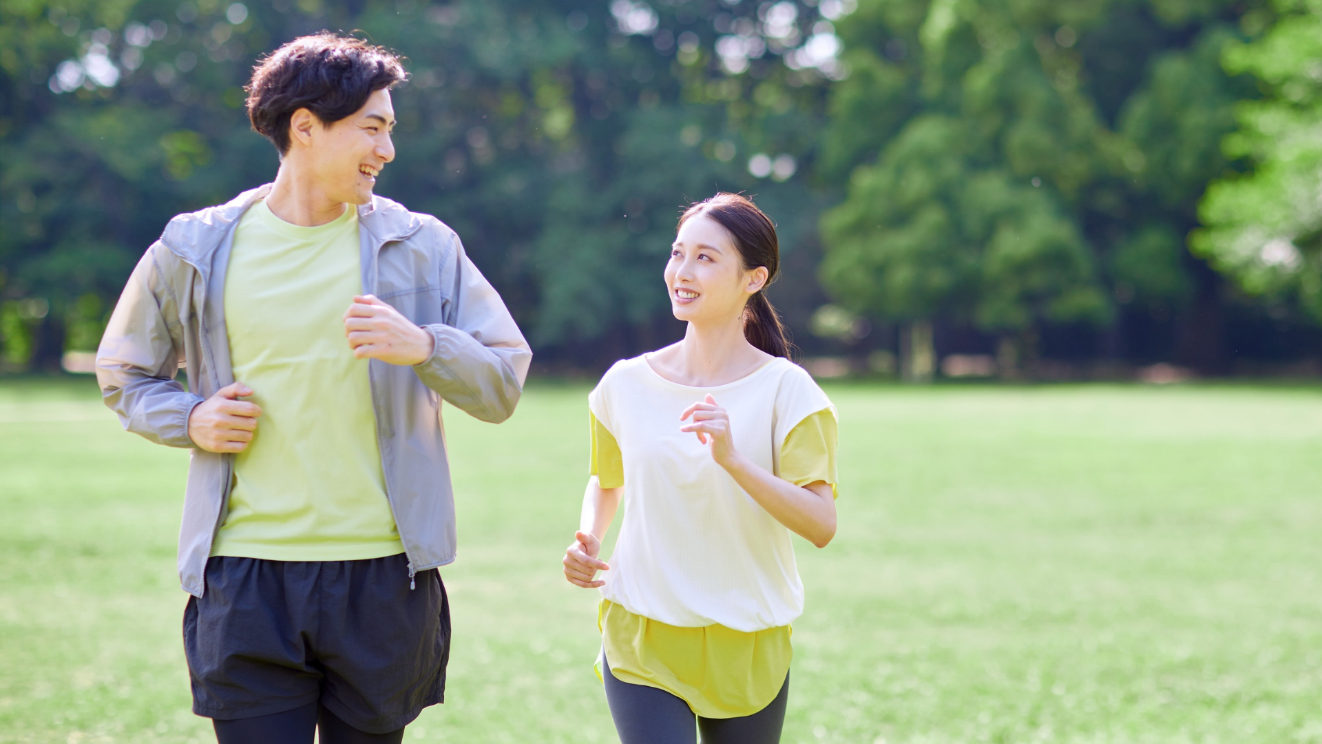 Nên vận động thường xuyên để có thể đốt cháy năng lượng dư thừa và hỗ trợ giảm mỡ hiệu quả