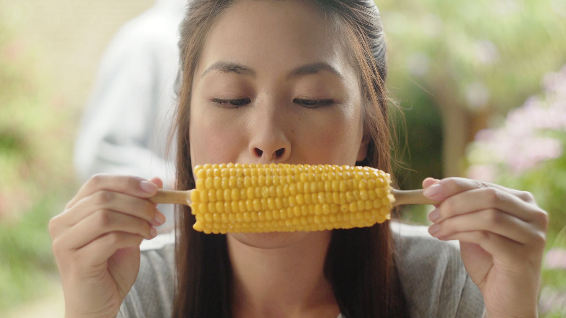 Ăn ngô nếp đúng cách giúp duy trì vóc dáng, tăng năng lượng và tinh thần tích cực