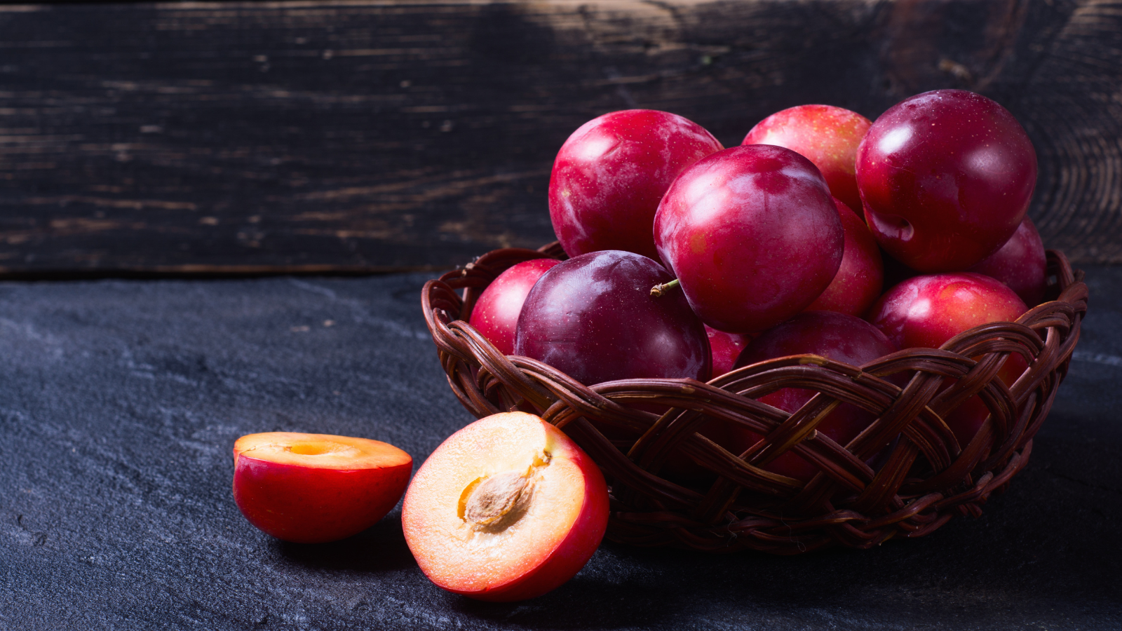 Ăn nhiều mận có tốt không?