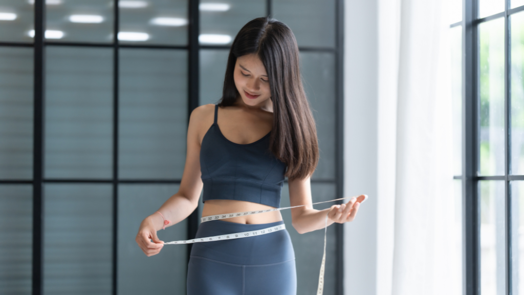 Người thừa cân, béo phì hoặc đang kiểm soát cân nặng cần hạn chế ăn sầu riêng uống trà sữa