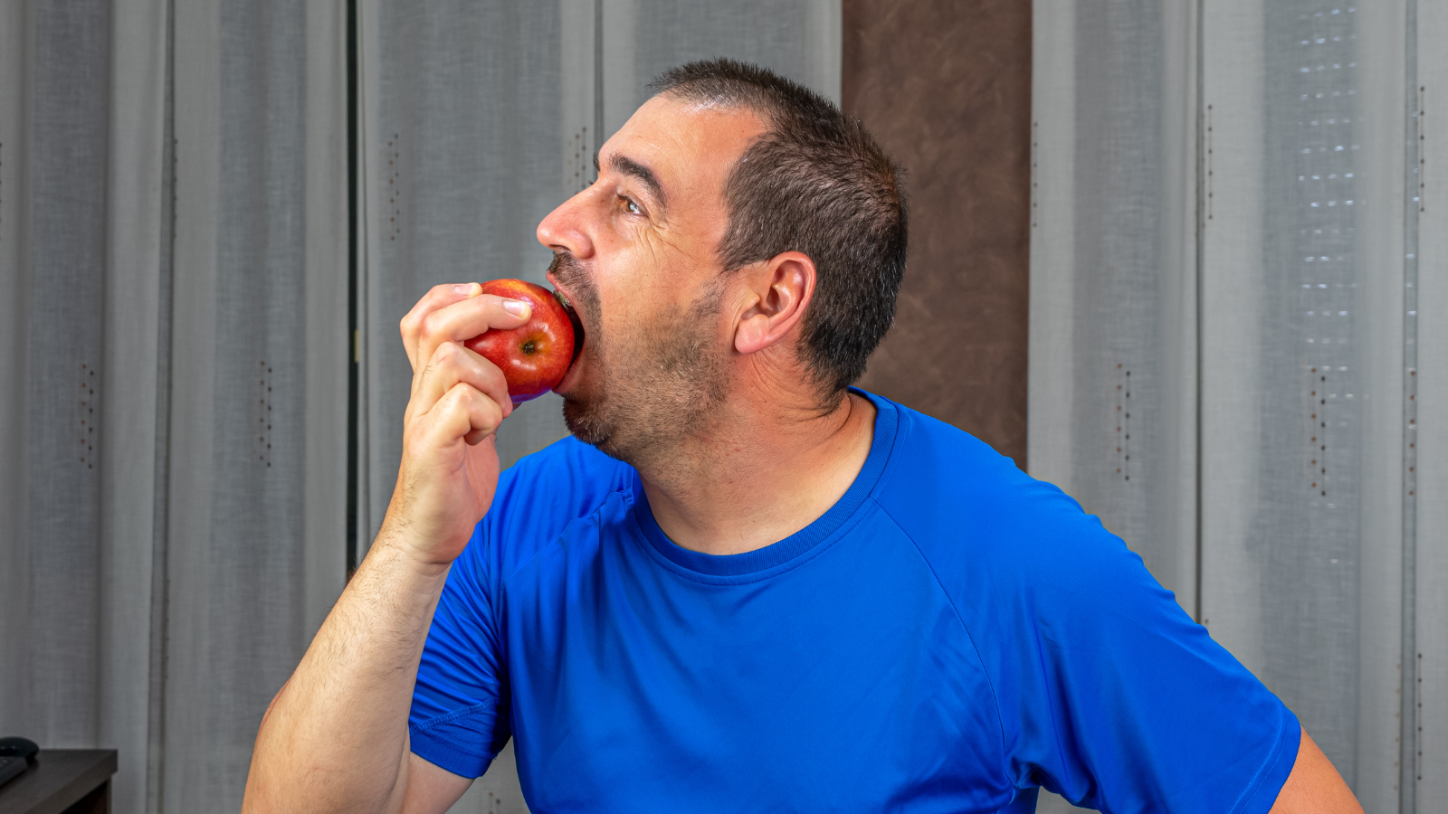 Ăn táo vào bữa phụ giúp duy trì đường huyết ổn định