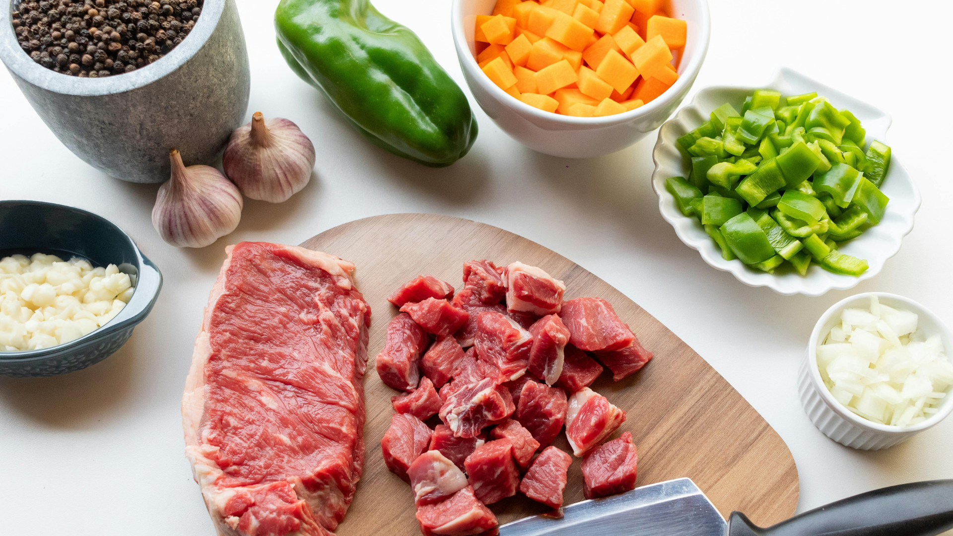 Nên kết hợp thịt bò và rau củ để cân bằng dinh dưỡng