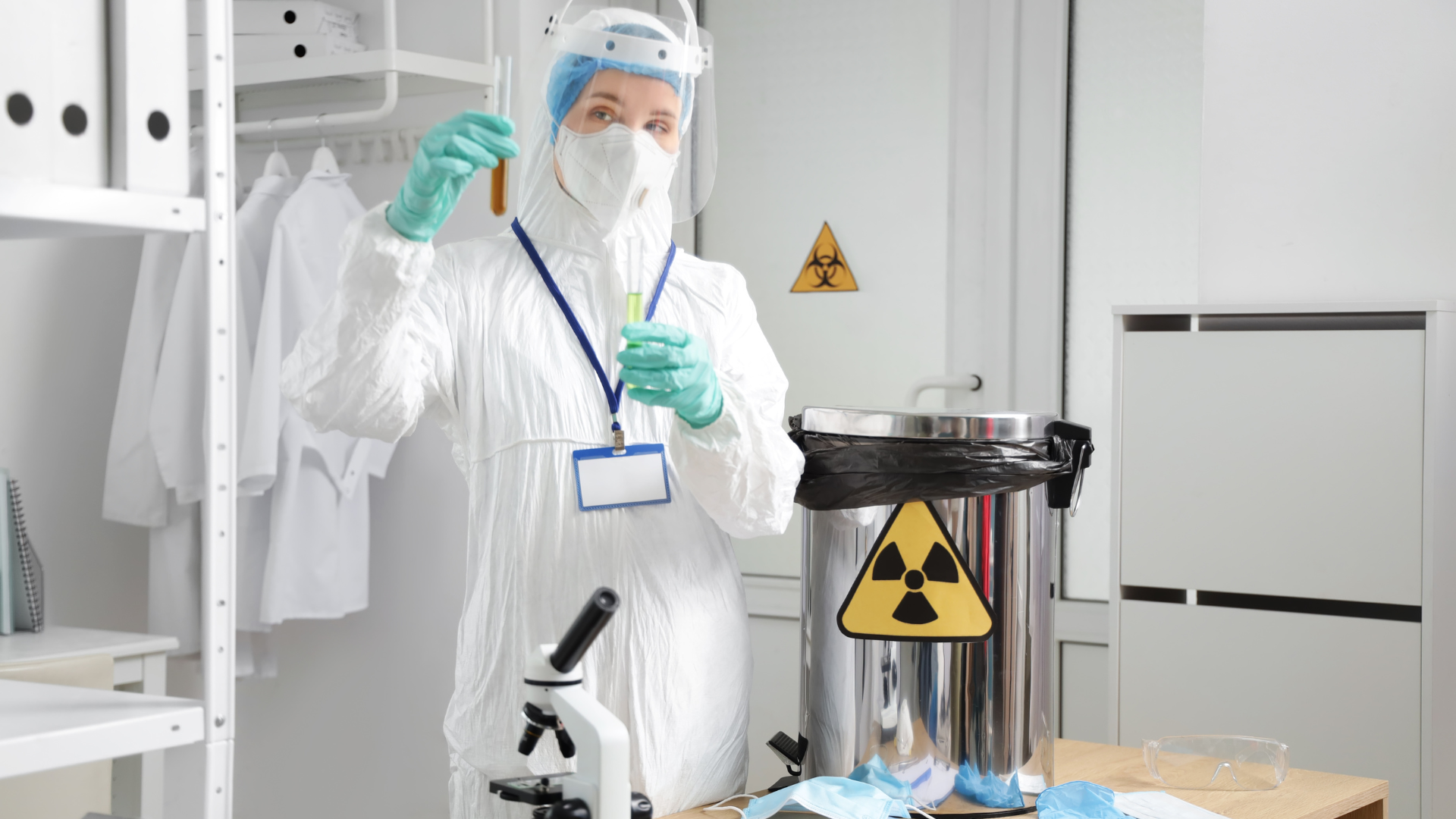 an-toan-buc-xa-la-gi-hieu-dung-de-bao-ve-suc-khoe-con-nguoi 4.png