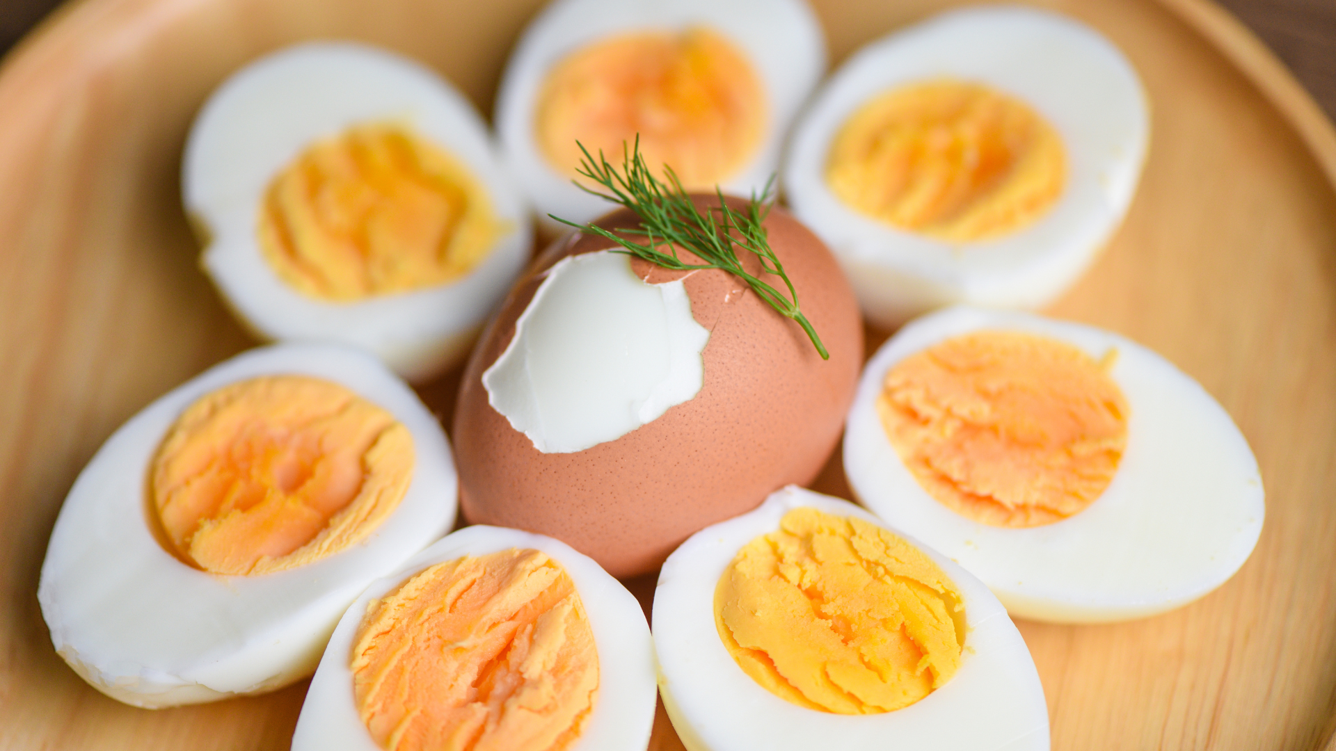 Mỗi ngày ăn một quả trứng phù hợp với người khỏe mạnh, người có bệnh nên hỏi ý kiến bác sĩ