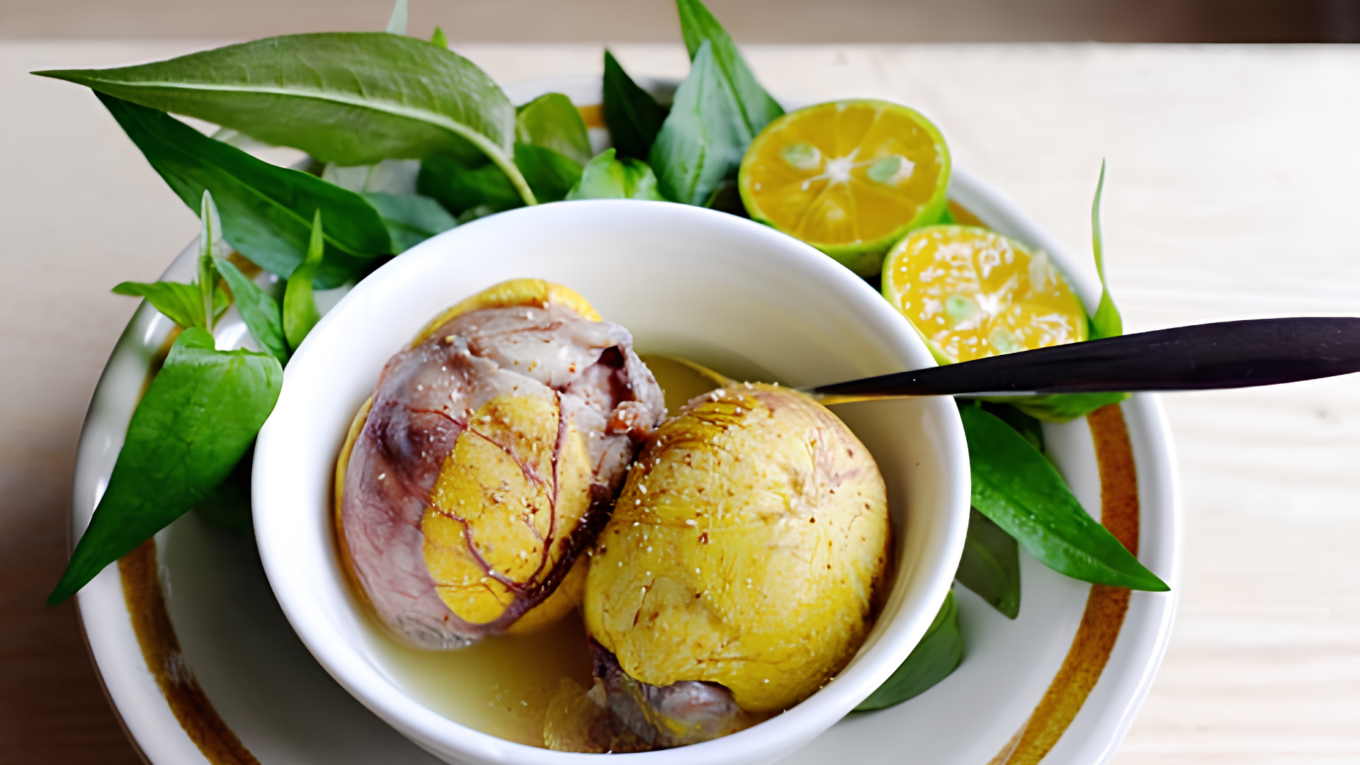 Để kiểm soát cân nặng, chỉ nên ăn 1 - 2 quả trứng vịt lộn mỗi tuần