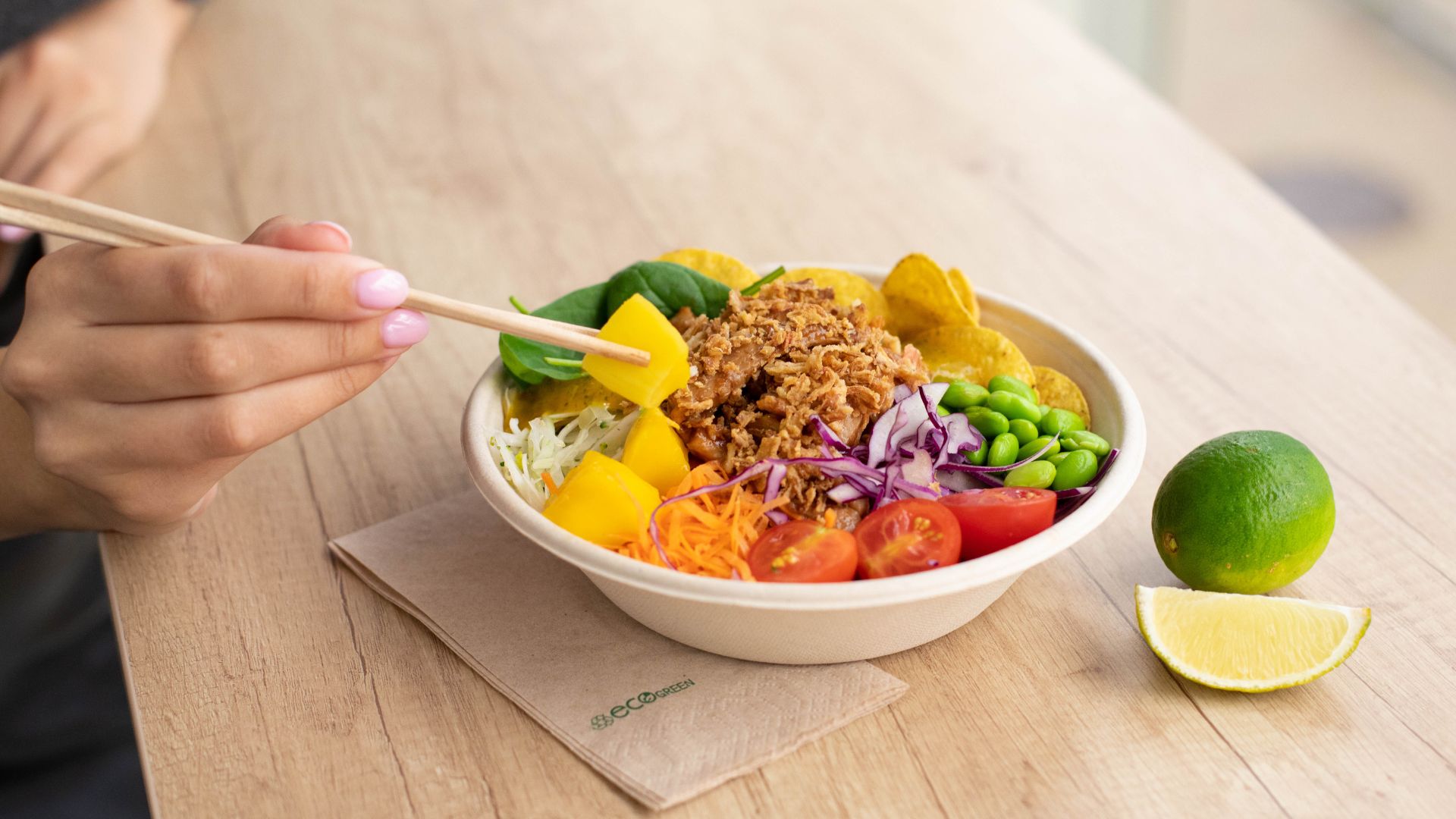 Ăn uống đúng giờ và chia nhỏ bữa ăn giúp giảm nguy cơ buồn nôn