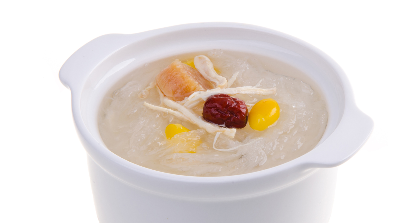 Không chưng yến quá lâu có thể làm hao hụt dưỡng chất và khiến yến bị nhão, giảm độ ngon