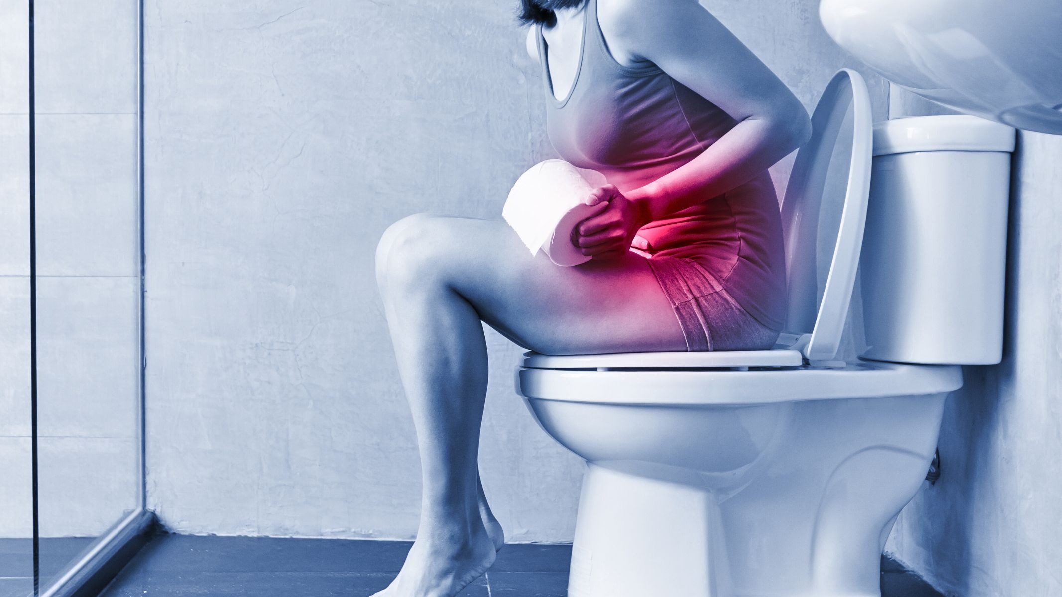 Đi ngoài ra máu là một trong số các biến chứng áp xe gan khi ổ mủ thông vào ống tiêu hóa