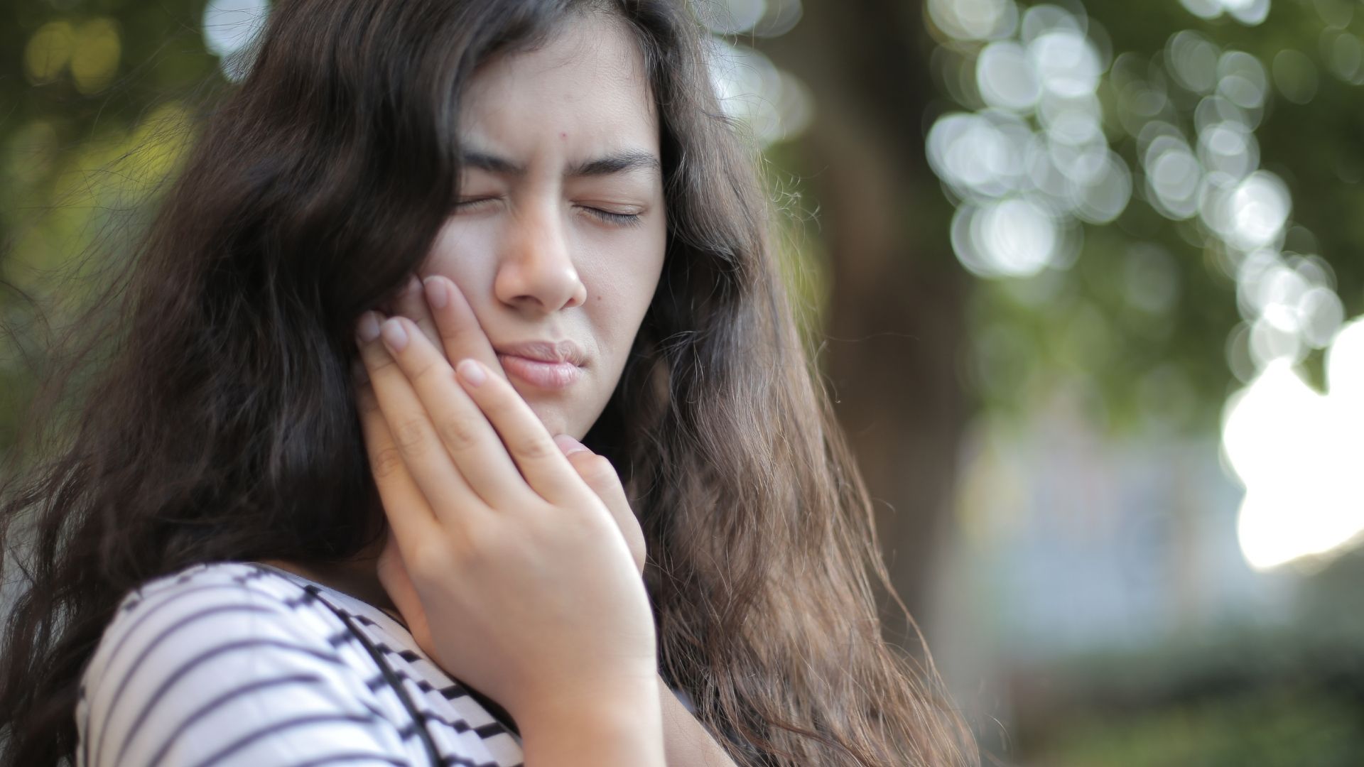 Áp xe nha chu có thể gây đau nhức dữ dội vùng miệng